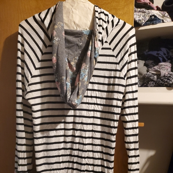 Super soft striped and floral hoodie - Picture 3 of 5